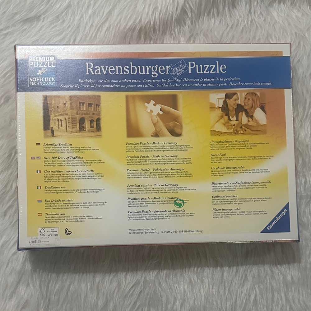 Ravensburger Merry Christmas Puzzle - Red and Green - Picture 2 of 3